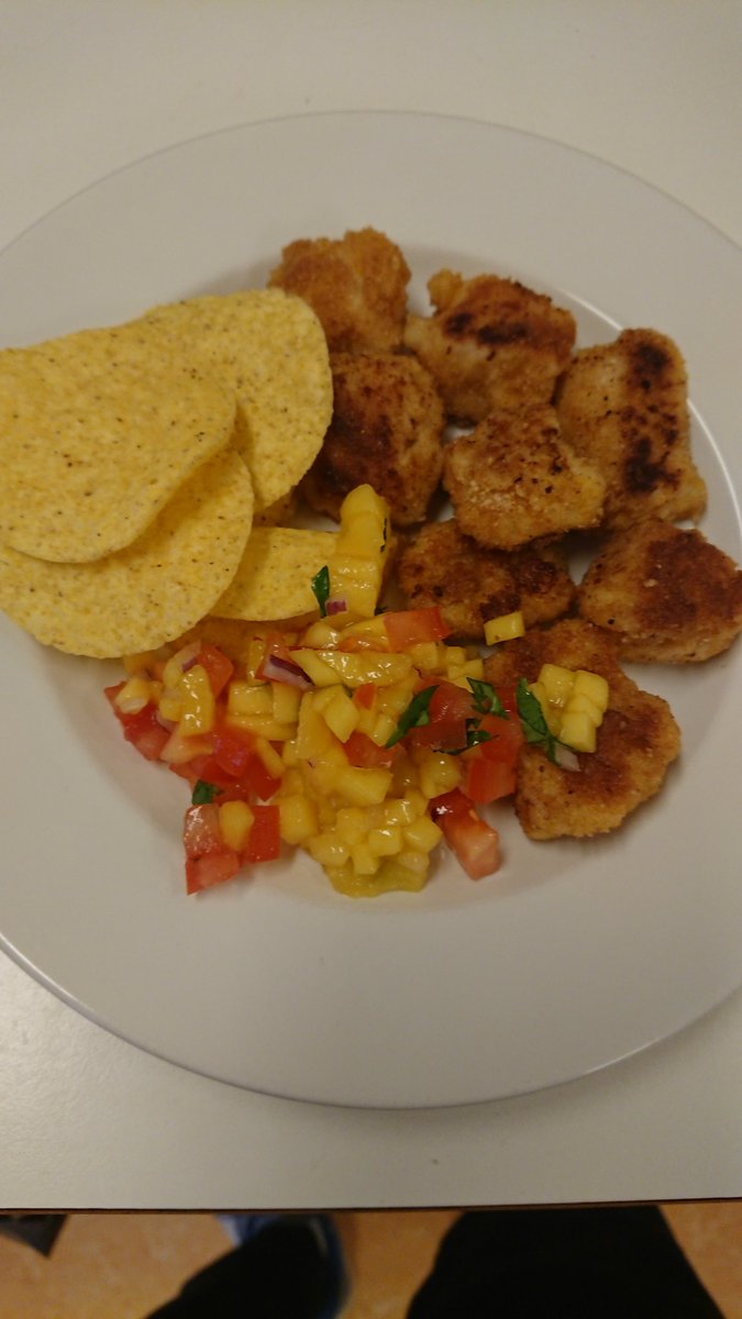 AksLys's tweet photo. Panert torsk og mangosalsa på klubben i dag! 🐡 https://t.co/KR6TPVqpPr