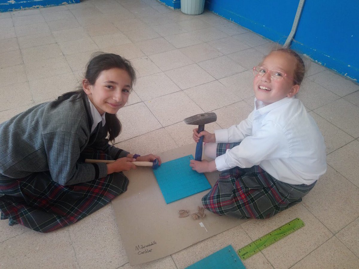 BademliStem's tweet photo. Geometri Tahtası 📐🔨🔻◼️🔹
#stem #stemforkids #stemandmakers #stemeducation #maker #eğitim #bilim #fen #teknoloji #mühendislik #matematik #sanat #bilişim https://t.co/VbusXH0Nhj