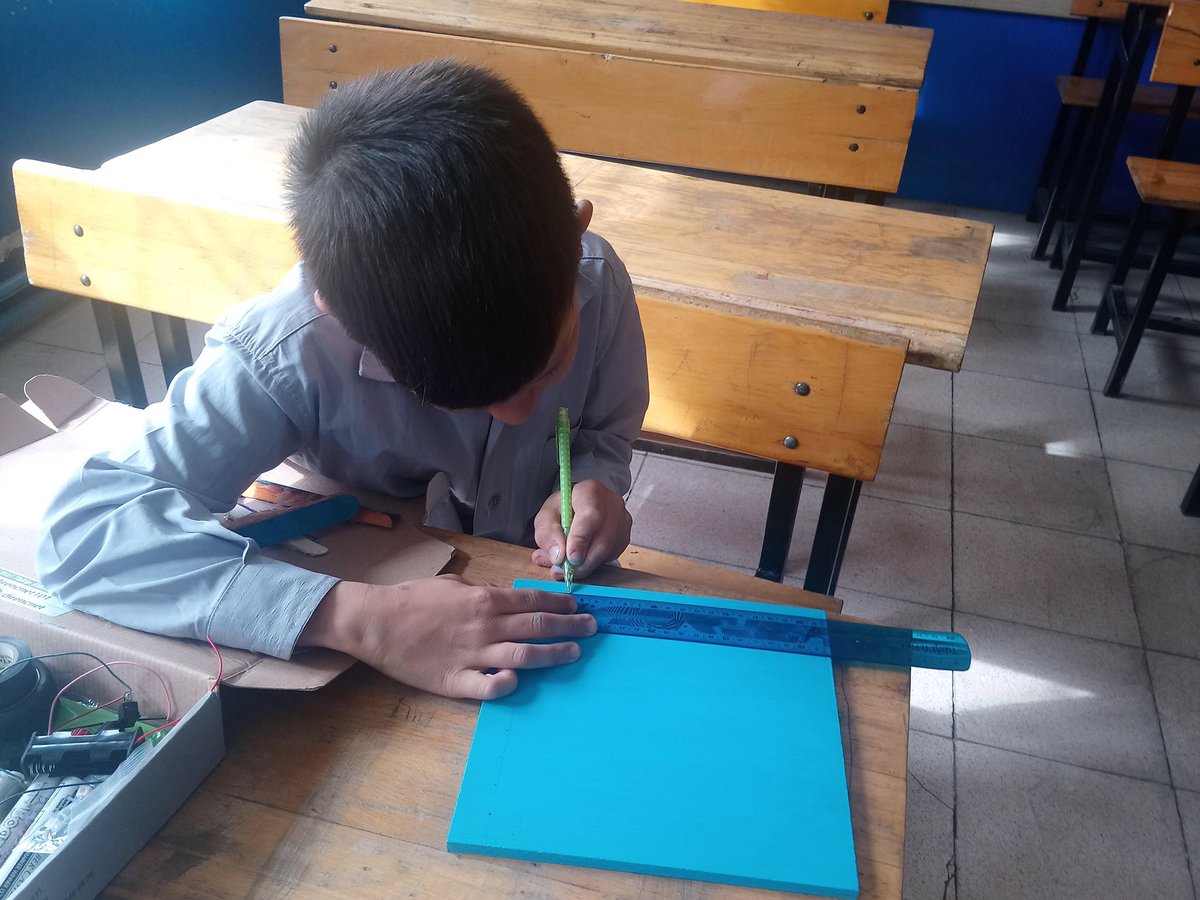 BademliStem's tweet photo. Geometri Tahtası 📐🔨🔻◼️🔹
#stem #stemforkids #stemandmakers #stemeducation #maker #eğitim #bilim #fen #teknoloji #mühendislik #matematik #sanat #bilişim https://t.co/VbusXH0Nhj