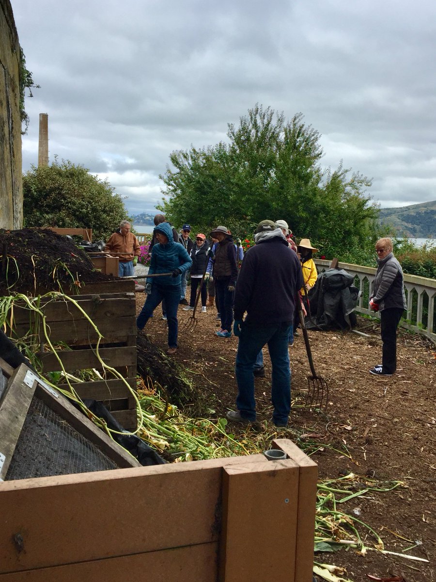 AlcatrazIsland's tweet photo. Happy #CompostingDay!
These volunteers are enrolled in a training program called CompostSMART, and earning graduation certificates. Here they're led by Stephen Andrews of CompostSMART, and Dick Miner of the #GGNPC gardening program.

📷:Sarah Anderson, NPS
#NPS102 #AmericanGothic https://t.co/gSTM5VhdHE
