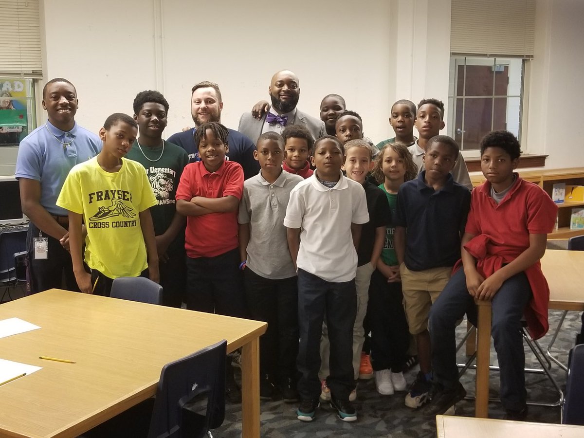 CliffHicks8's tweet photo. @FrayserTigers @MoQLouisville Last meeting! Thank you @DelQuan3 @JCPSDEP1 https://t.co/x7G9Fiu7GT