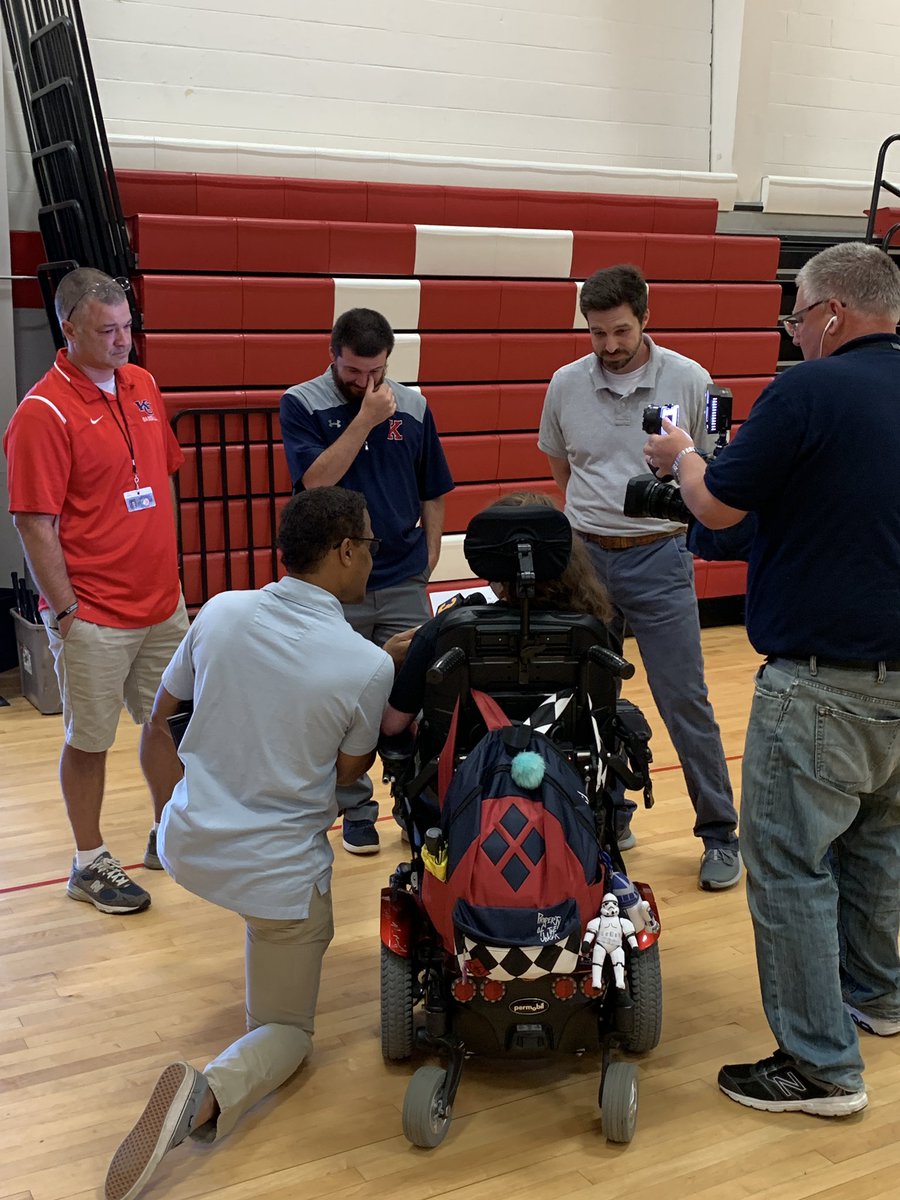 MsMeghanTimlin's tweet photo. Thanks to @WTKR3 for recognizing three powerful educators who made a difference in the life of a former student today! #chiefkhspride @khsChiefPride @Austin_J_Benda &amp; Zach Wolff https://t.co/GyFXejgjFF