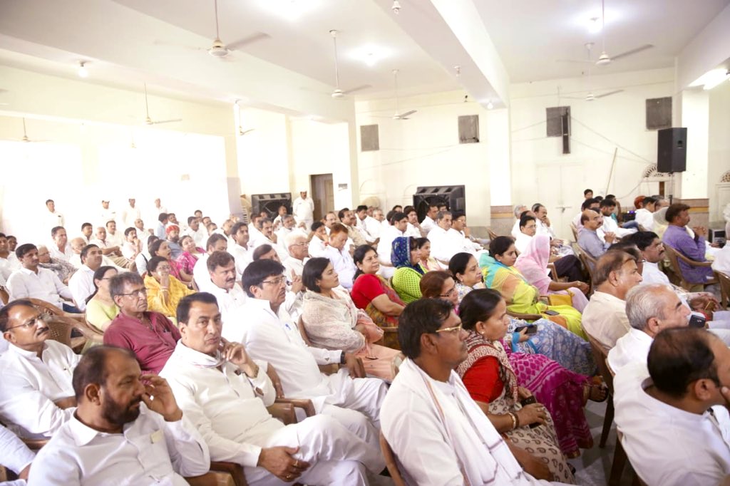 SachinPilot's tweet photo. आज पीसीसी मुख्यालय में लोकसभा चुनाव के परिणामों को लेकर प्रदेश कार्यकारिणी एवं पदाधिकारियों की महत्वपूर्ण बैठक हुई, जिसमें श्री राहुल गांधी जी को कांग्रेस के राष्ट्रीय अध्यक्ष पद पर बने रहने के लिए प्रस्ताव पारित किया गया| https://t.co/UnwkMbWiJE