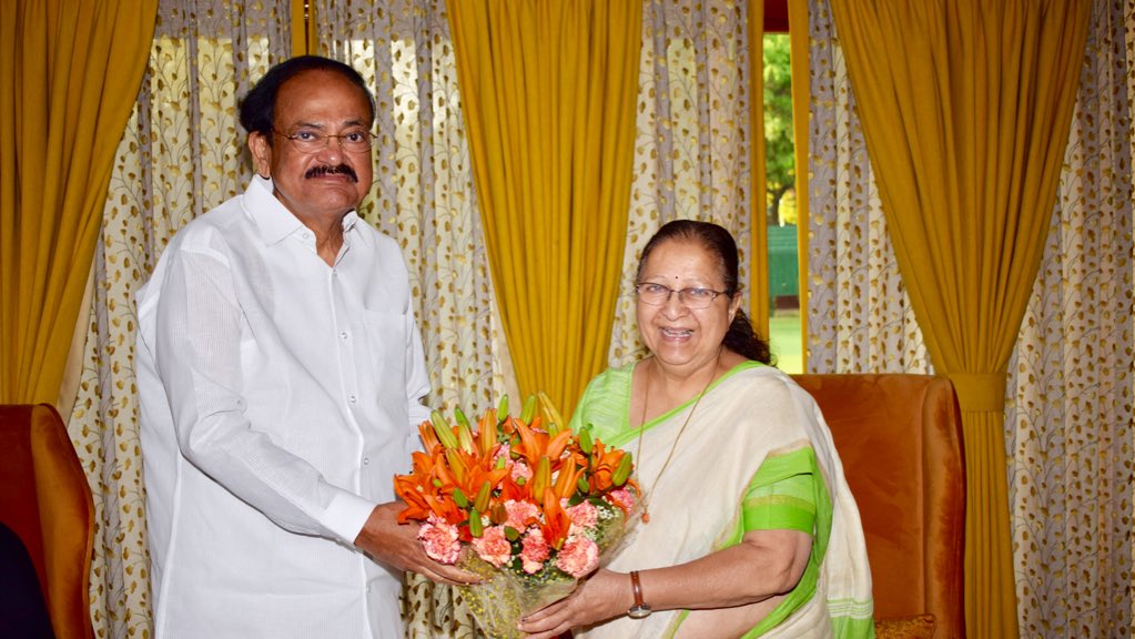 VPIndia's tweet photo. Smt. Sumitra Mahajan, Speaker, Lok Sabha called on me today evening on completion of her illustrious tenure as the 16th Speaker of the Lok Sabha.
@S_MahajanLS #LokSabha https://t.co/93MtM1wNEe