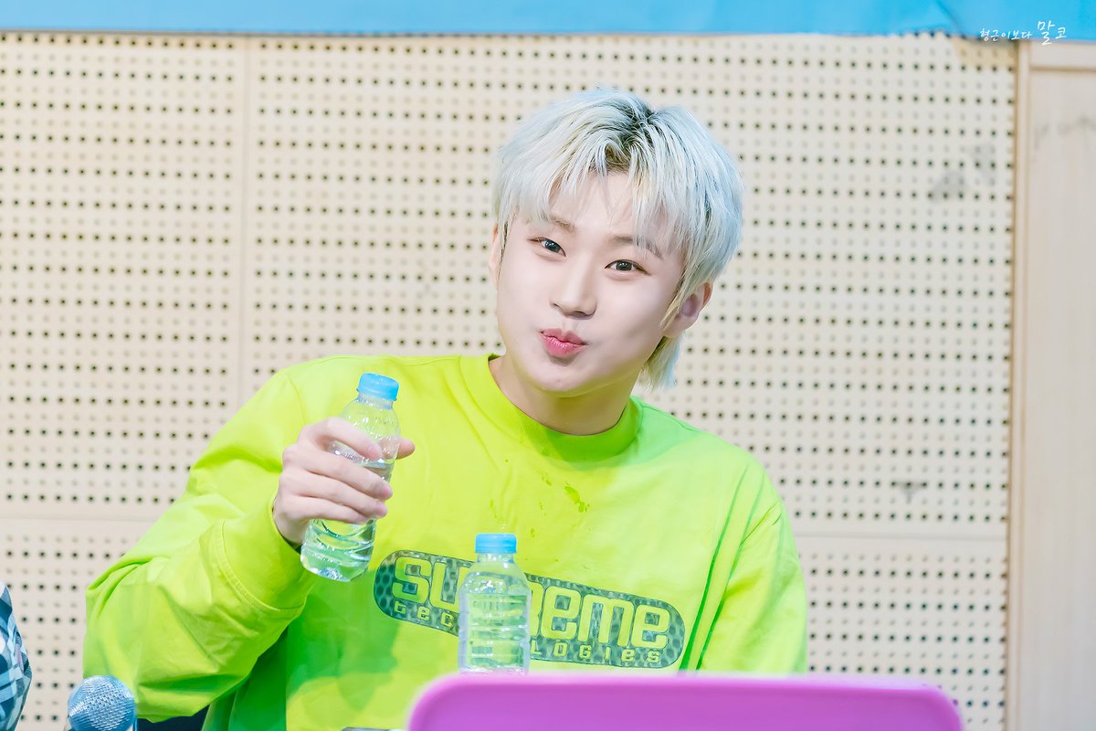 M_than_H's tweet photo. 190504 서울 청소년수련관 팬싸

물 먹다 말고 애교 뿜뿜

#열혈남아 #HBY 
#마르코 #marco #이형근 https://t.co/xQm2N6FIk6
