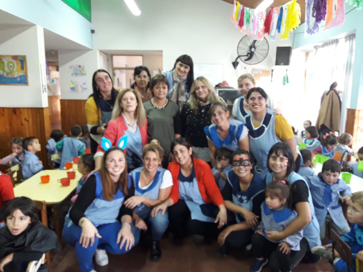 JDSalto's tweet photo. Feliz día a los Jardines de Infantes y a las Maestras Jardineras!!!.Compartimos una hermosa tarde con los niños y docentes del Jardín 905.@BAinicial @MarcosRosenfeld @BAeducacion @adriana_frega https://t.co/seVZ0radDF