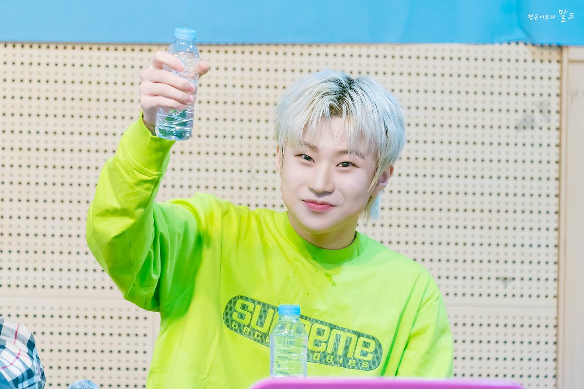 M_than_H's tweet photo. 190504 서울 청소년수련관 팬싸

물 먹다 말고 애교 뿜뿜

#열혈남아 #HBY 
#마르코 #marco #이형근 https://t.co/xQm2N6FIk6