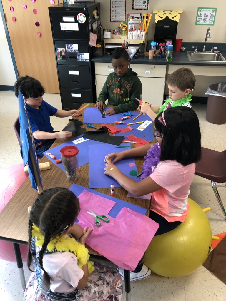 austenlady84's tweet photo. Creating ocean collage art inspired by Eric Carle! @DiggsLatham #DLESFocus #Aplusmagnet https://t.co/TRh1xtGjl4