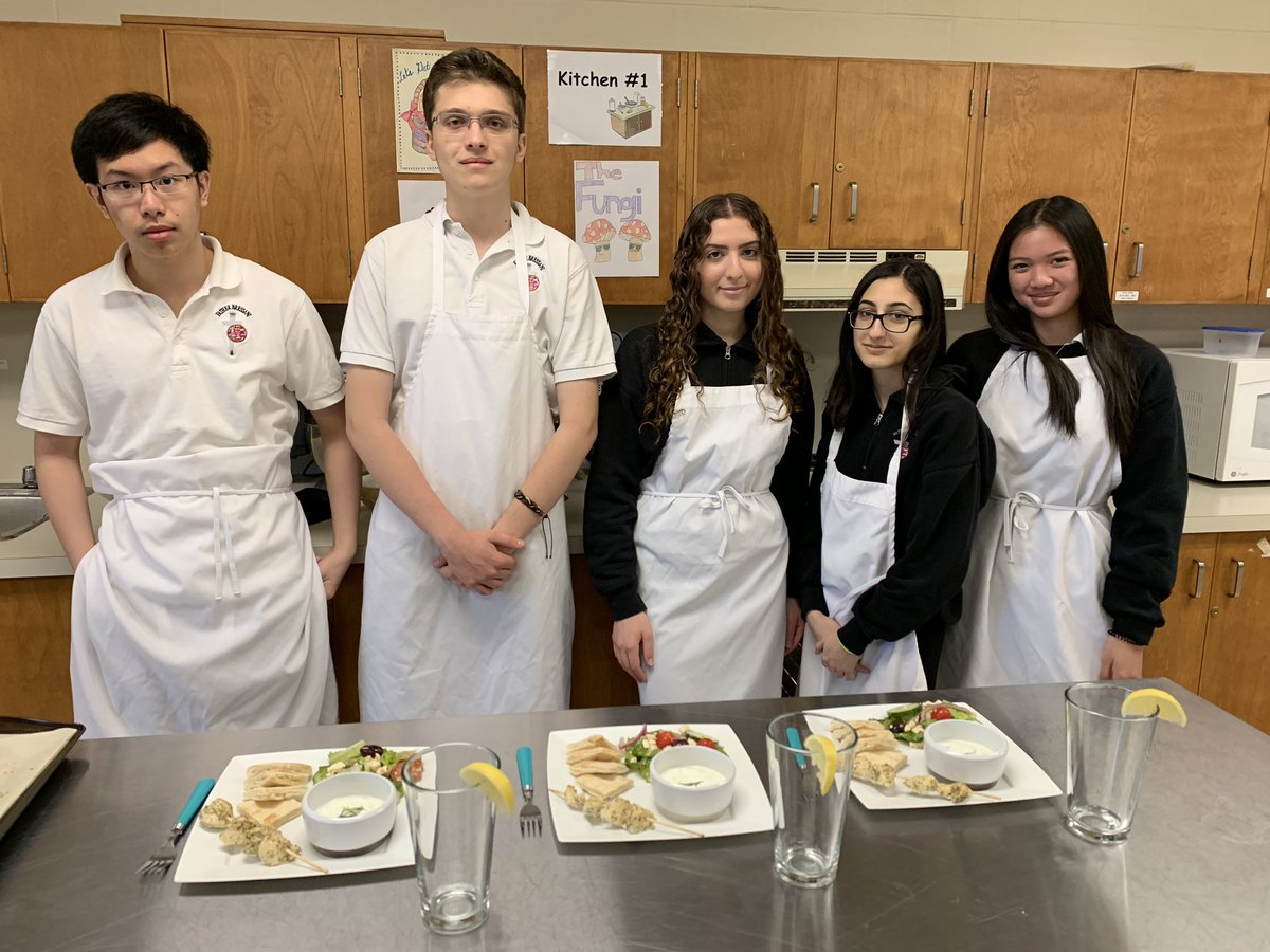 a_dethomasis's tweet photo. Gr. 10 Iron Chef 👩‍🍳 👨‍🍳 Greek dish https://t.co/GXyNBhQ12n