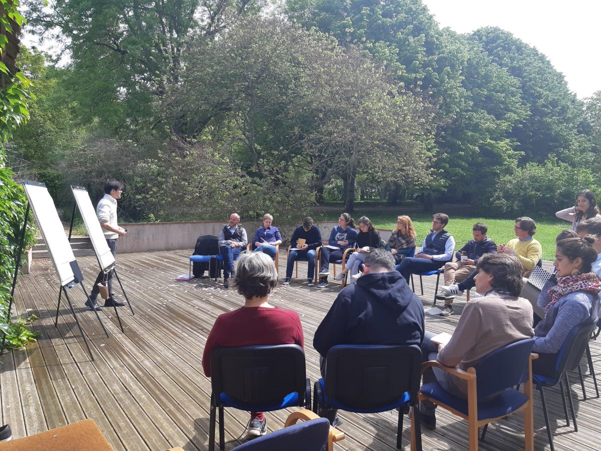 Bouygues_Immo's tweet photo. #Formation Une vingtaine de nos collaborateurs suivent depuis hier une formation sur l’#intelligencecollective 📚 Objectif ? Leur offrir les outils pour faciliter le collectif et le mieux travailler ensemble 💪 https://t.co/RHmWXOEYPs