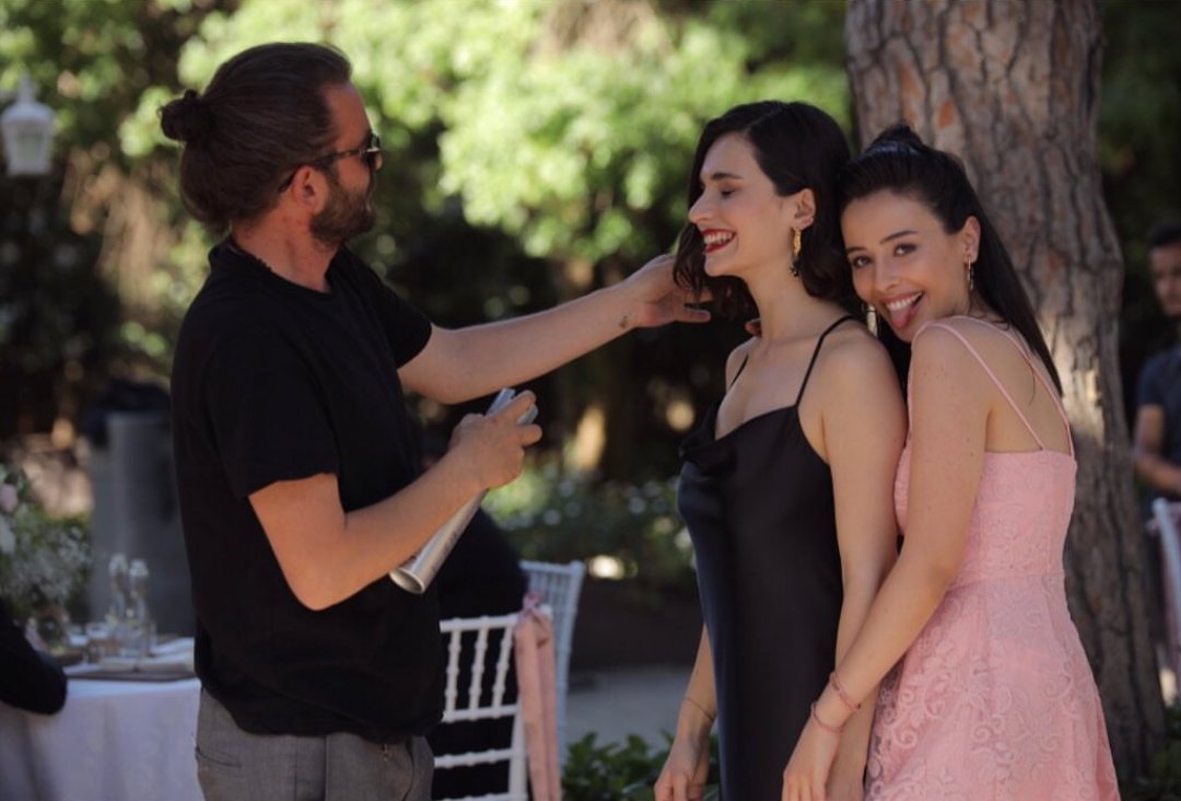 timinyengesi's tweet photo. Ben bu fotoğrafı pek bir sevdim çok eğlenceli shdkfhsh

#MeriçAral #İlaydaIldır #Söz https://t.co/uoeJWP9Dkq