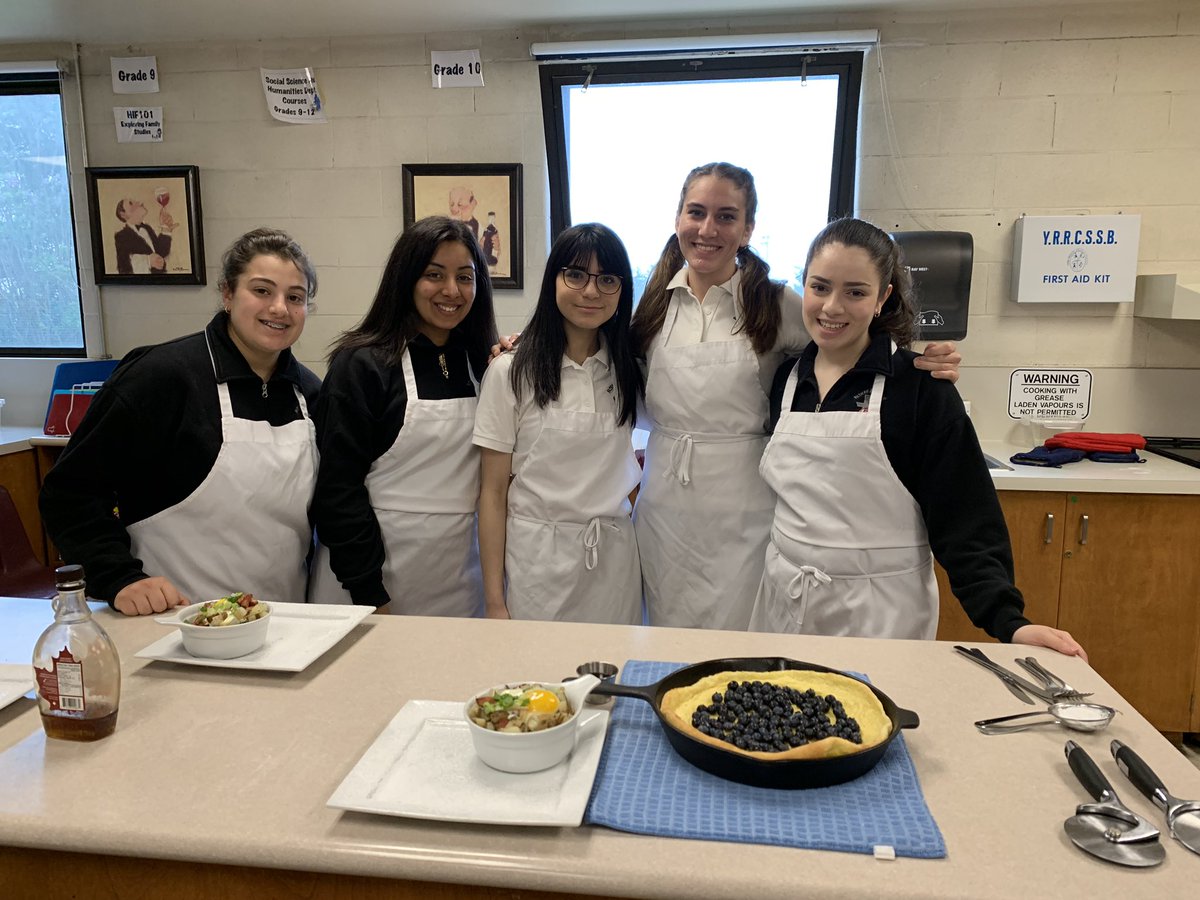 a_dethomasis's tweet photo. Gr. 10 Iron Chef 👩‍🍳 👨‍🍳 German dish https://t.co/FJJbX4u3ly