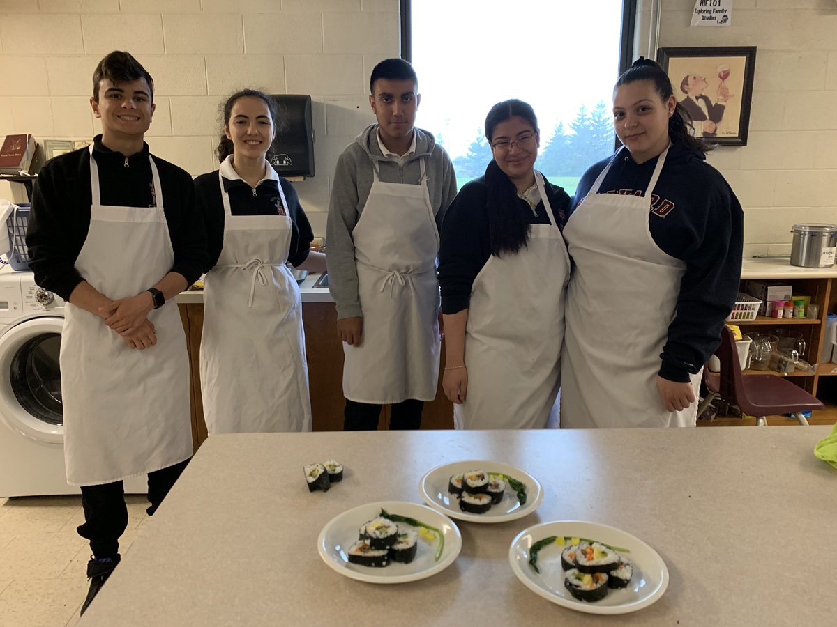 a_dethomasis's tweet photo. Gr. 10 Iron Chef 👩‍🍳 👨‍🍳 Korean dish https://t.co/gyhysRXR8Q