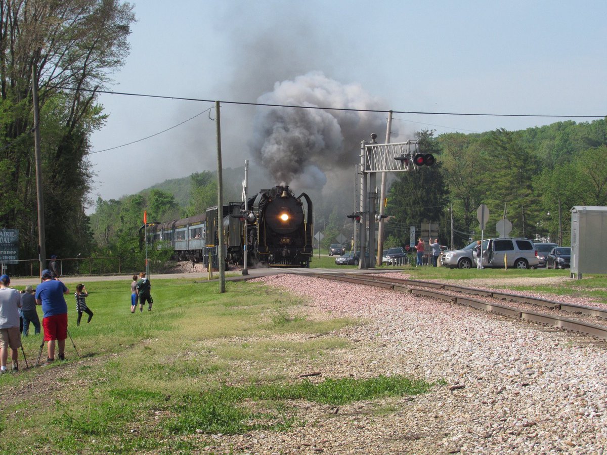 action_set's tweet photo. This week our video will be the second in the #iowabolt trilogy of the #ridetherails from #chillicothe to Henry #illinois and here the #iais6988 thunders through sprarland on the first excursion. #steam #railfan #iowainterstaterailroad #americanqj #SteamLocomotive https://t.co/4yLKLWjB75