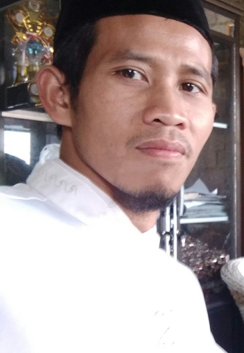 Tes Poling gaes, walau kalah ganteng, gue seoarang guru di SD. 
Mana yang lebih berguna Untuk negeri.
1. <a href="/AgusYudhoyono/">Agus Harimurti Yudhoyono (AHY)</a> : Like (❤)
2. @Sukono__           : Rt (🔄)
 
Yg Rt. Bonus 💯% follback