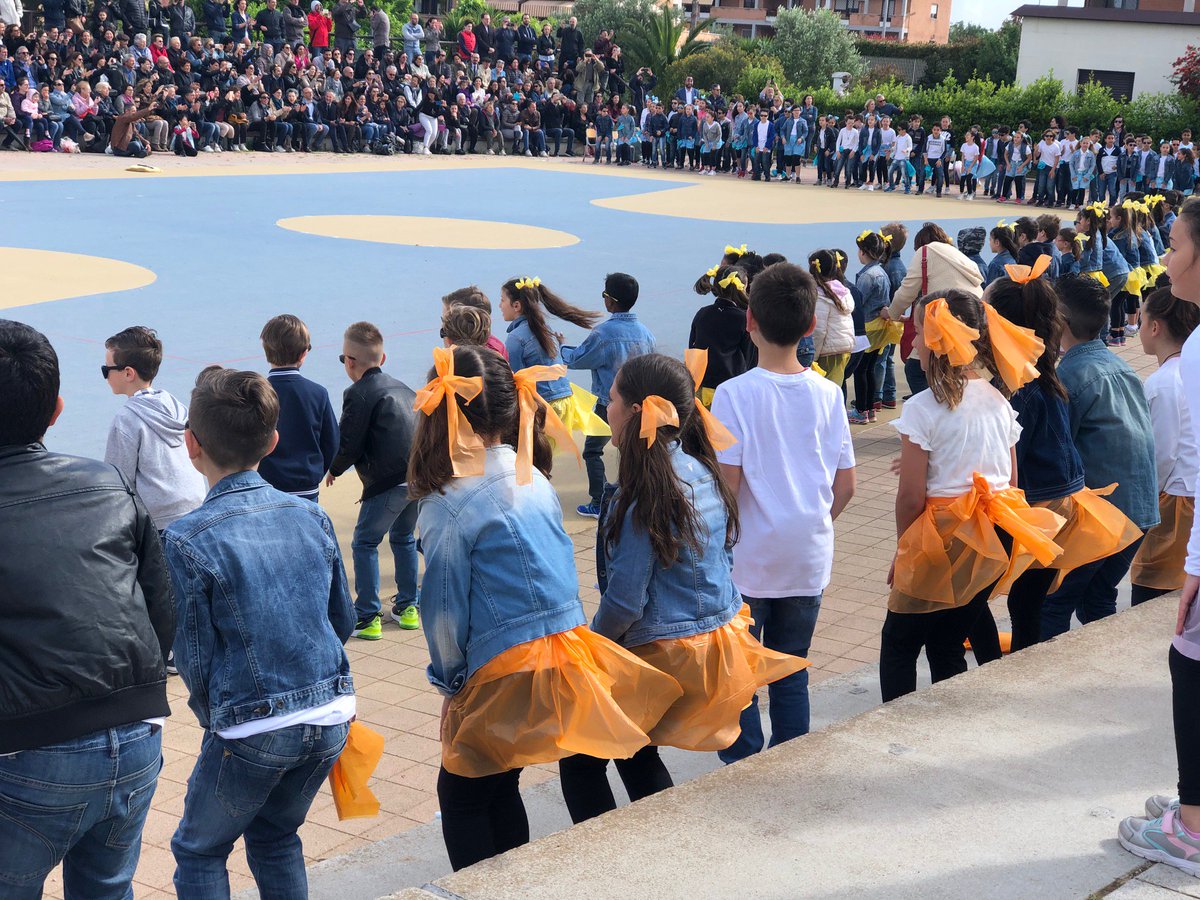 OlivettiOnline's tweet photo. #OlivettiScuolaDigitale “Non mi rifiuto” è la manifestazione organizzata dagli alunni dell'Istituto comprensivo Alessandro Magno di Roma, il primo in Italia a unire alla recita di fine anno quanto appreso su Coding e linguaggio computazionale, grazie a #Microninja e RobotTIM. https://t.co/9ZyAGIGBNv