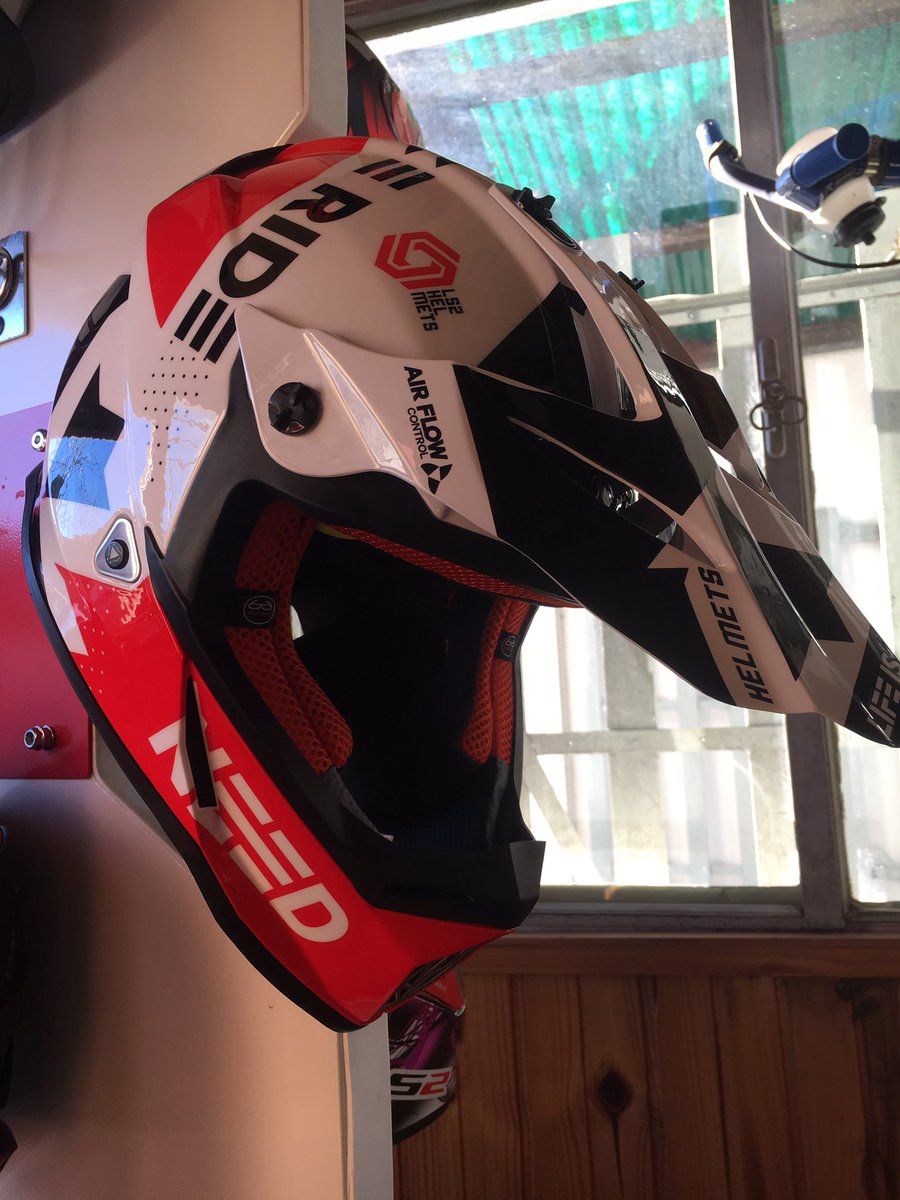 CasaEdison1958's tweet photo. Nuevos modelos #LS2 🔥
#ls2helmets https://t.co/HWKp1Mi7tE