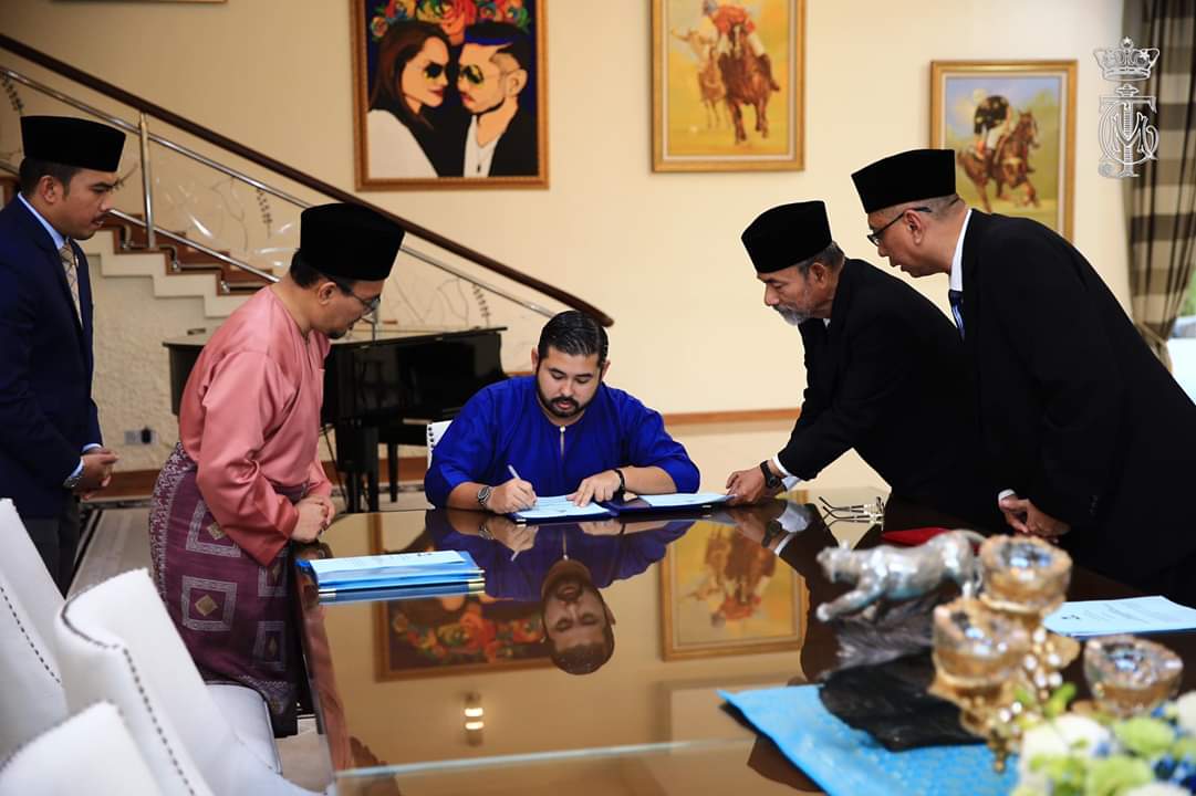 DYAM TUNKU MAHKOTA JOHOR BAYAR ZAKAT RM1 JUTA 

DYAM Mejar Jeneral Tunku Ismail Ibni Sultan Ibrahim, Tunku Mahkota Johor menunaikan zakat berjumlah RM1 juta pada hari ini, 29 Mei 2019.

#DaulatTuanku