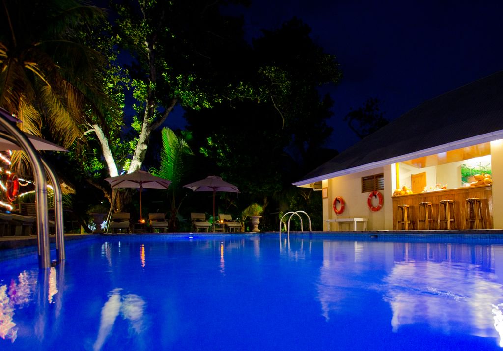 IOLSeychelles's tweet photo. We can't wait to serve you at our poolside #bar that offers a variety of snacks and refreshments for you to #enjoy whilst #relaxing https://t.co/rgZw7POW99