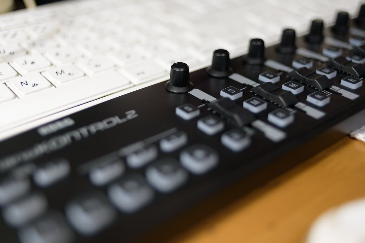 sashikun02's tweet photo. いろいろ楽かも。
#KORG #MIDIコントローラー
#nanoKONTROL2 ＋ #MIDI2LR
Lightroomの物理フェーダーとして使います。 https://t.co/DnuM8l8Mkb