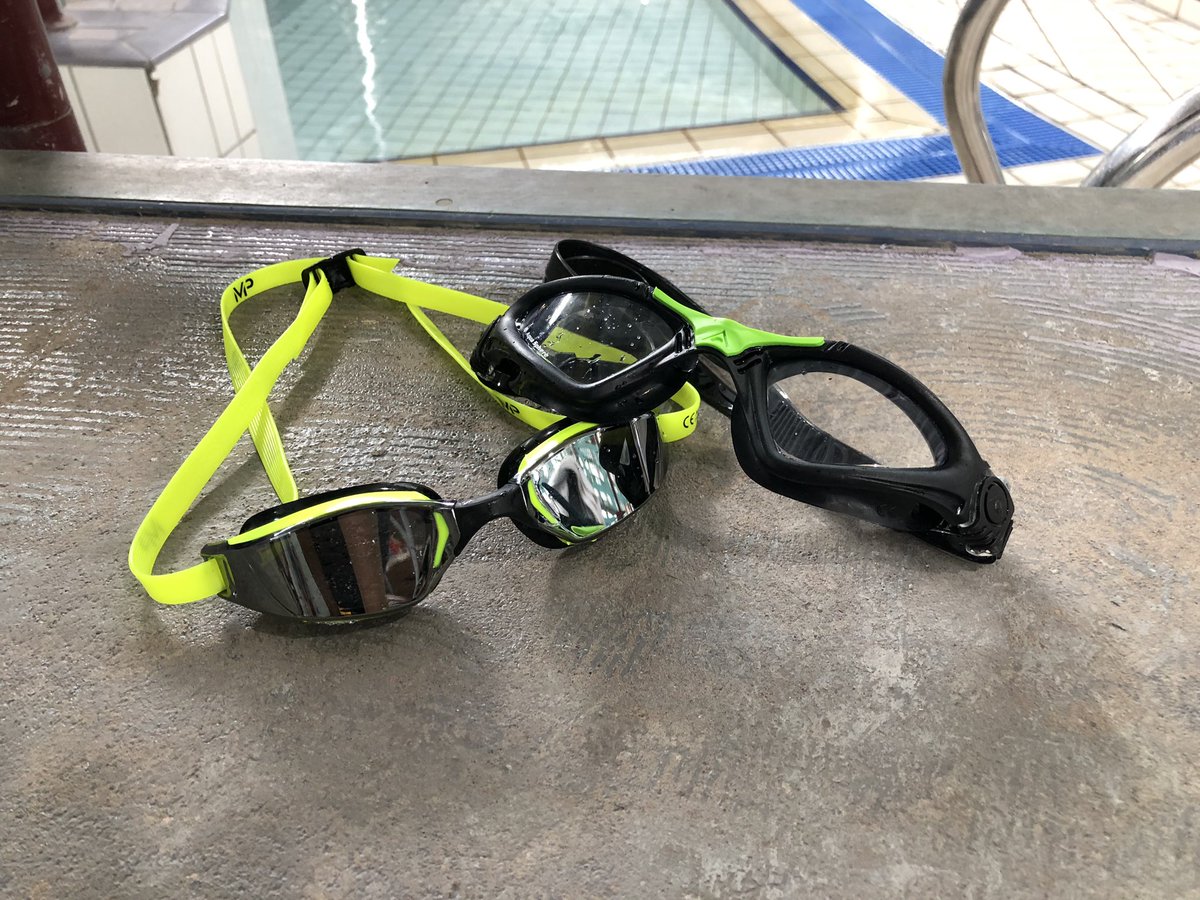 _MrWalsh_'s tweet photo. For #OWS, it’s always the #Kayenne goggle from @AquaSphereUK. So comfy and visibility is great. In the pool though, it’s these beauts from @MP_michaelphelps_UK. The mirrored lens is perfect for the lighting of pools and making that black line whizz by! #MPswim 🏊🏻♂️🌊👍🏼 https://t.co/qpGMh1YpRk