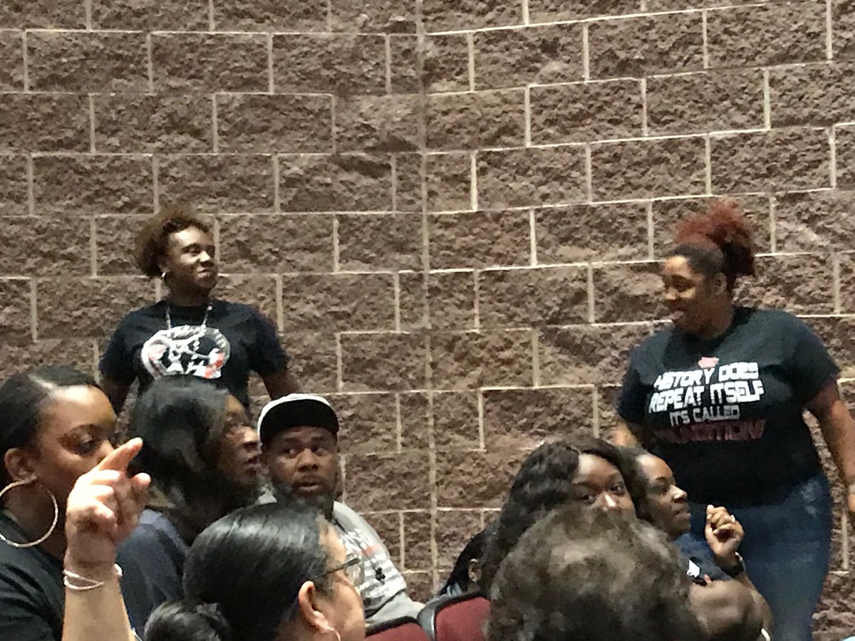 End of year convocation in Cedar Hill. #CHISDfamilyreunion #endofyear#Highlands ⁦<a href="/dapatton/">Damian Patton</a>⁩  ⁦<a href="/GPowellCleary65/">Gayle Powell-Cleary</a>⁩