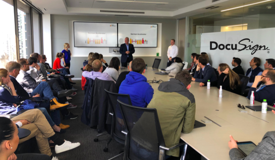 DocuSignDACH's tweet photo. 🇩🇪Made in Germany🇩🇪 Deutsche Start-Up Power im Valley! Unsere US Kollegen von DocuSign mit unter anderem @sbarmmer und @philipproesler begrüßten gestern hungrige Entrepreneurs des German Accelerator Programs.
#innovation #germanyvalleyweek #GA_tech #StartupVerband #startup https://t.co/EnWLhPbanO