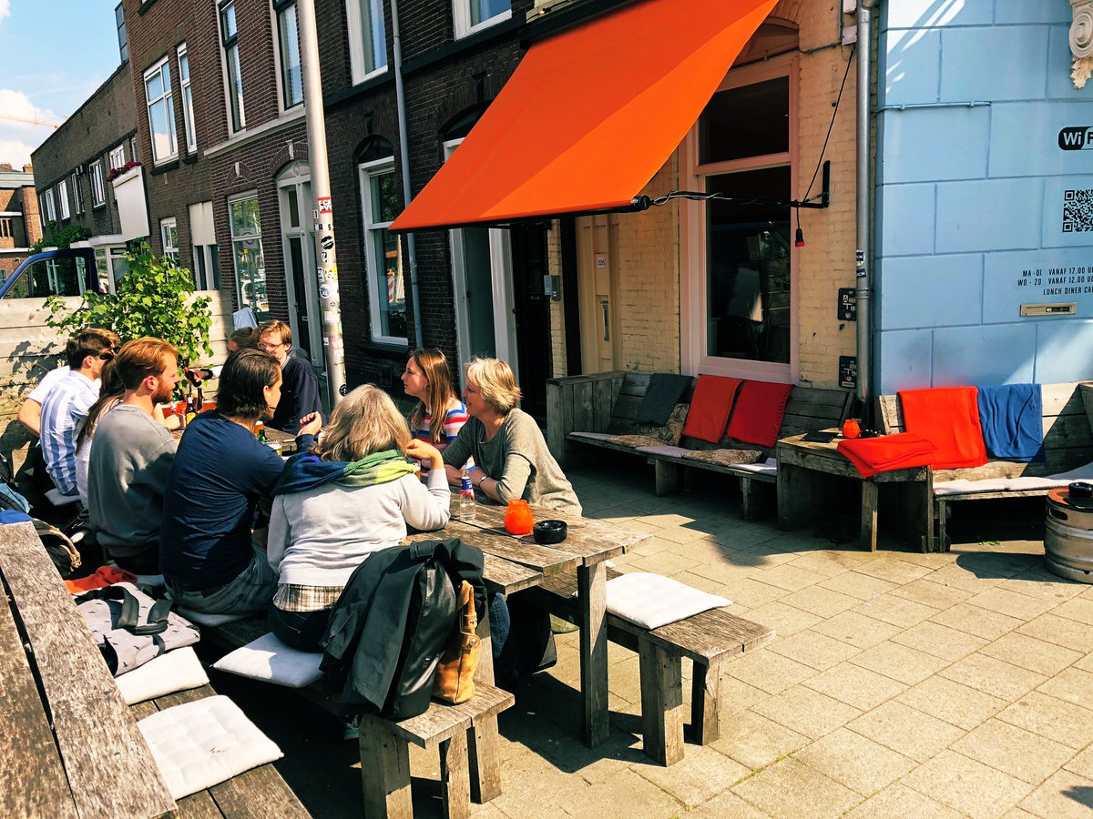 LearningLabLL's tweet image. Productief werkoverleg in de zon ☀️