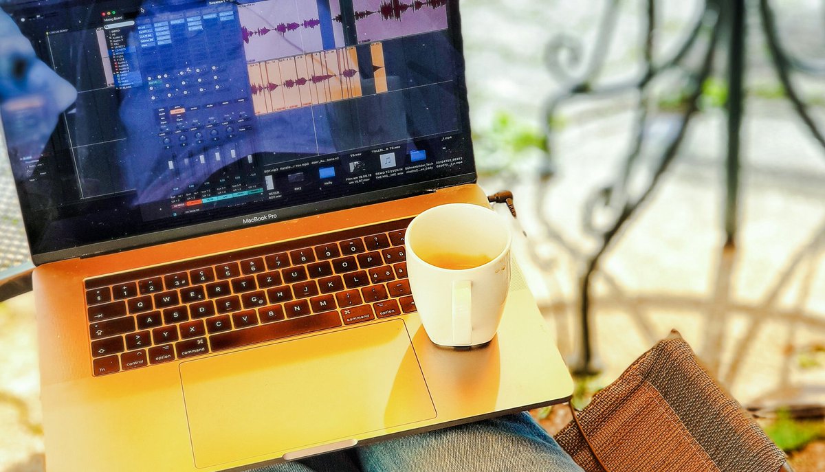 UWiesendanger's tweet photo. The beauty of working wherever
you might be. Being mobile is KING! #vocalcomping #outdoors #musicproduction #digitalperformer @motutech https://t.co/tvoxA7WSAH
