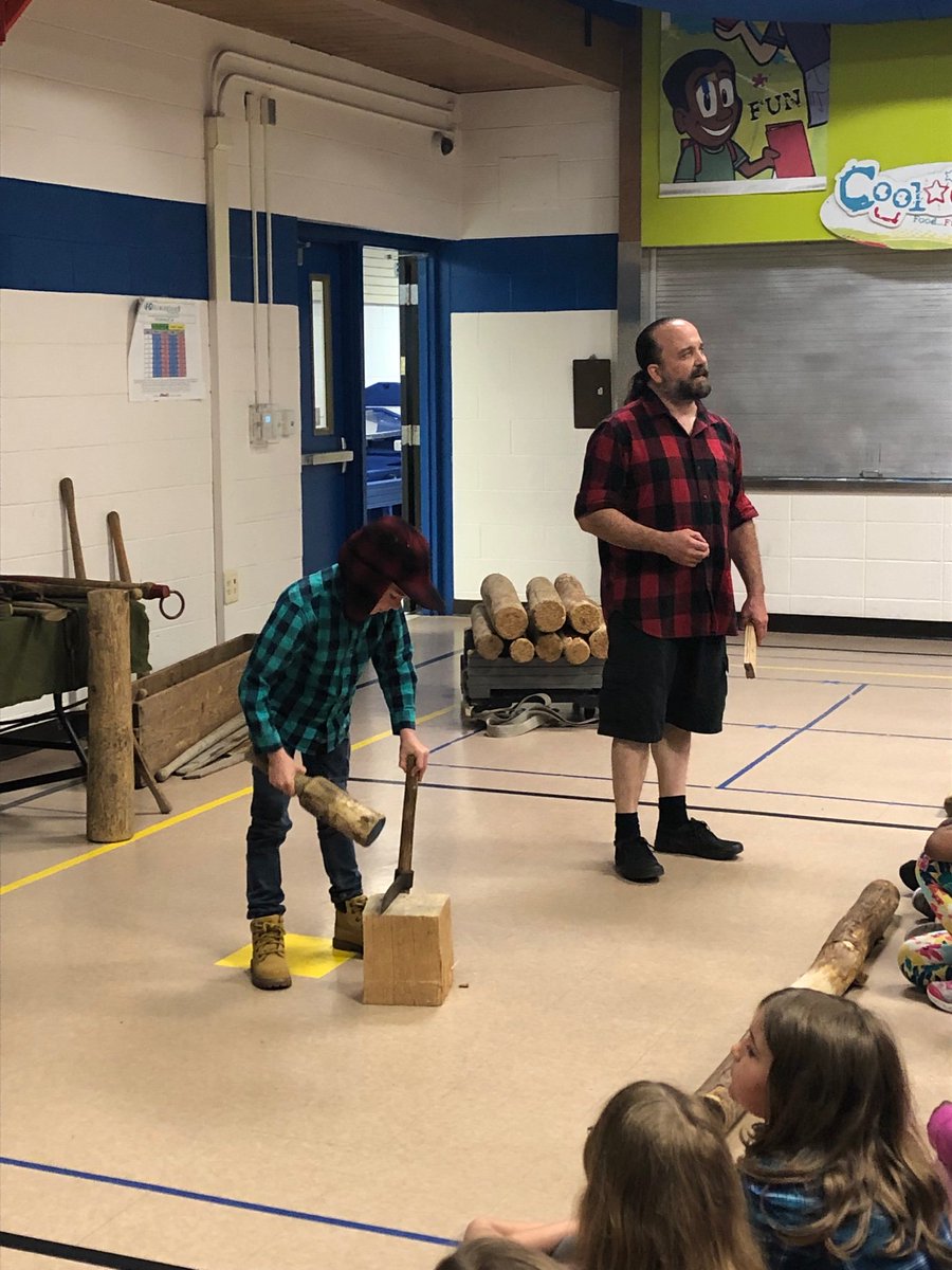 MsHammer11's tweet photo. 3rd Grade Annual Lumberjack day!  Learning about lumbering and life of a lumberjack. Always fun with Sheepshank Sam! #ikefraser #fraserfamily https://t.co/xC4gfV38du