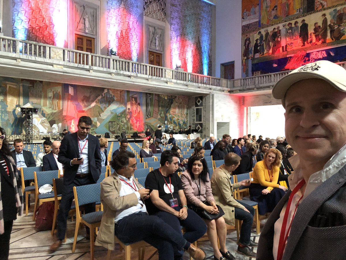 #osloFF  exiting stuff going on at the Oslo city hall right now