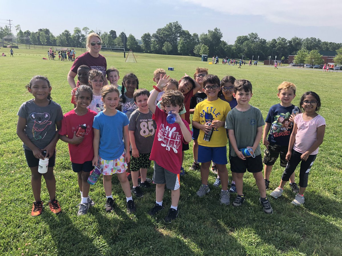 lfarmerteach's tweet photo. First grade field day! @PThiessen_LCPS https://t.co/9Cdm4gb7xY