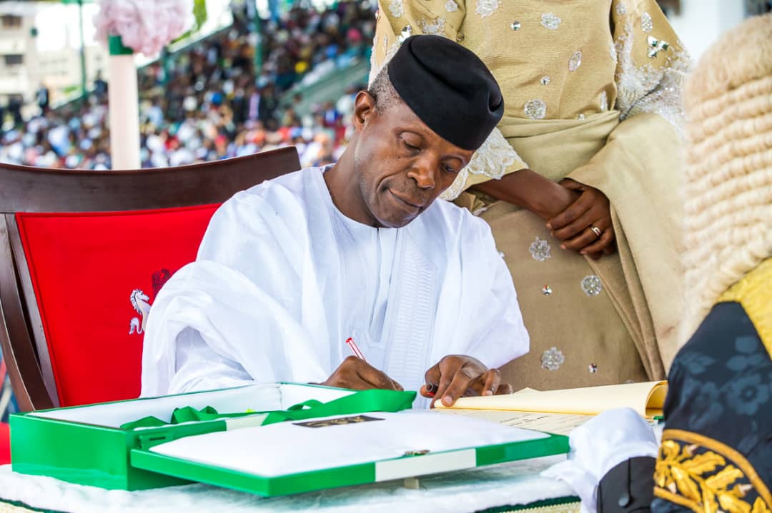 ProfOsinbajo's tweet photo. The call to service is one I take very seriously.
I am thankful to President Muhammadu Buhari for the opportunity to assist in the service of the Nigerian people.
Together, Nigeria will prevail! https://t.co/xFpk0zVQrj
