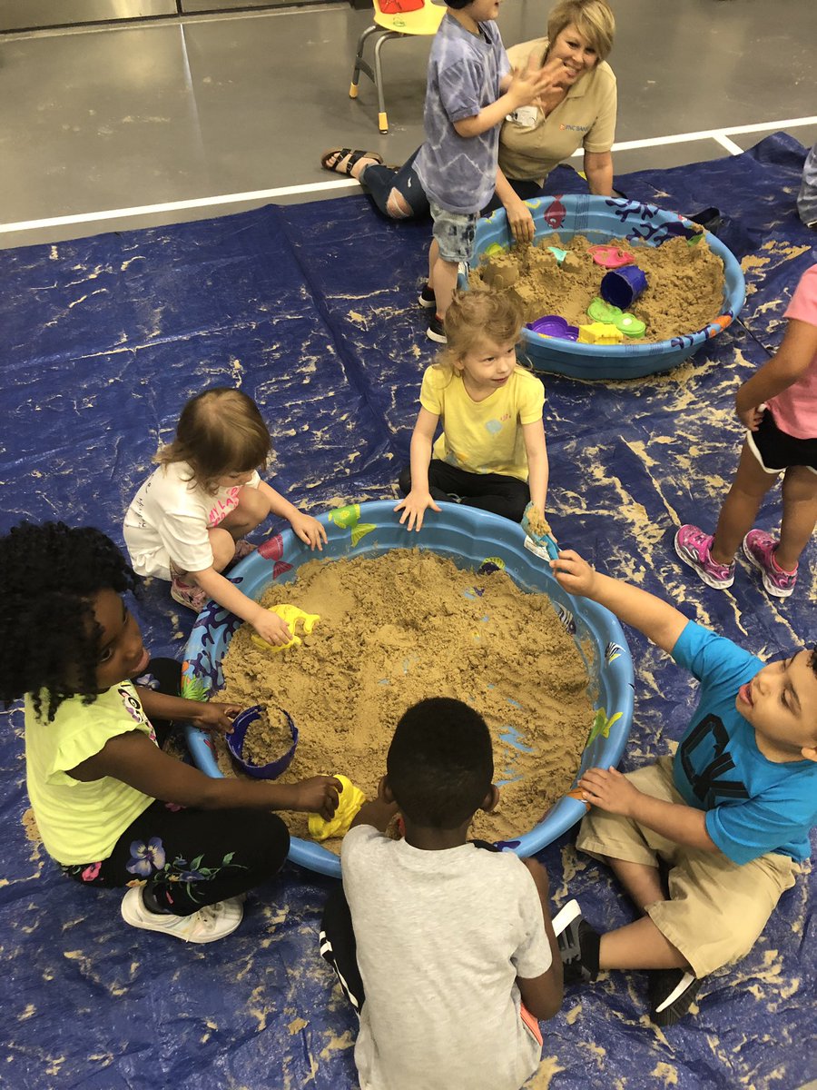preddieallena's tweet photo. WTP Field Day 2019! A little rain won’t stop our fun🥇#wearewayne #wtprocks #mylifeasateacher https://t.co/pycnM9kMxU