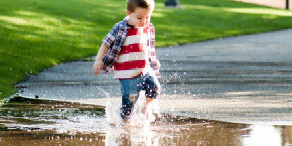 earlyplay's tweet image. When children are involved in unstructured play it allows them to make sense of their world, solve problems and develop a sense of autonomy.