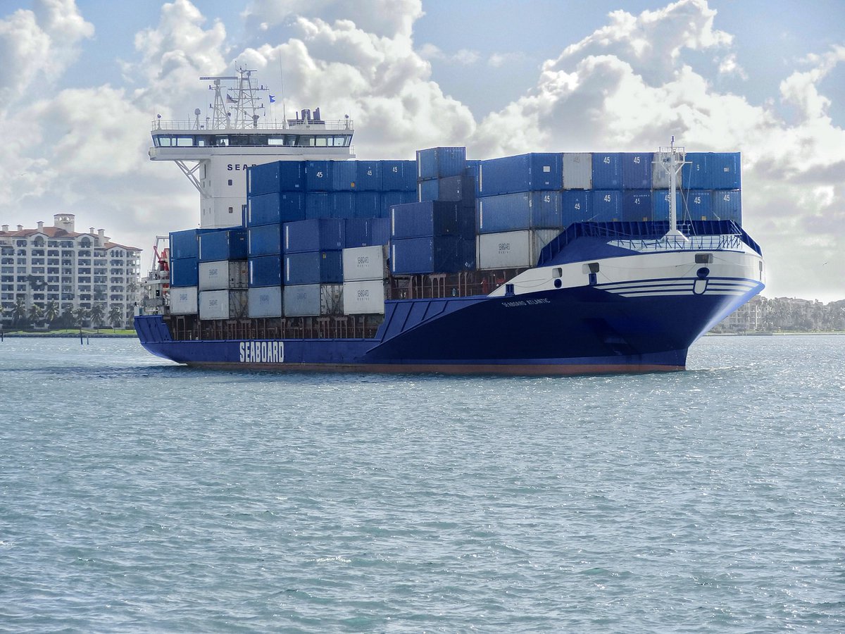 PortNYNJ's tweet photo. .@Seaboard_Marine enhanced their North Atlantic services to include a weekly service at the #PortNYNJ which connects Red Hook Container Terminal in Brooklyn to key ports in Central America. Read more: https://t.co/xjrp1VcLY6 https://t.co/UiB98qB7eP