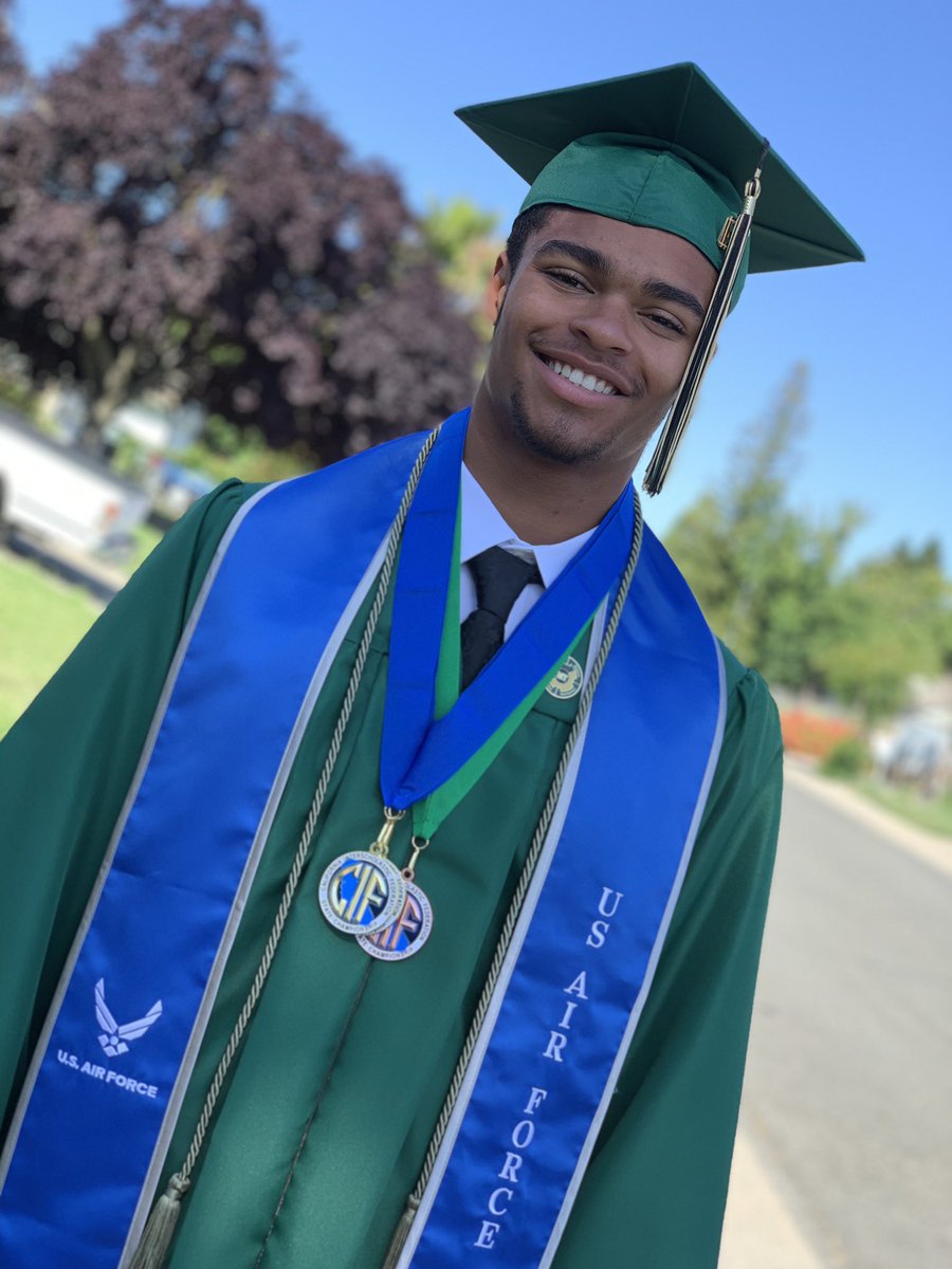 erlarrier's tweet photo. When asked “what are you hoping to do to win” @Zambiino_ says “whatever it takes” My baby boy did that! Graduated with honors, State Champion, lifelong brother to many!! 🙏🏽 #MustangForever 🐎#ScholarAthlete👨🏾‍🎓 #MTLegacy #USAFAupNext 🇺🇸#BoltBrotherhood ⚡️@AToastToTheHost https://t.co/wL51yqxmRq