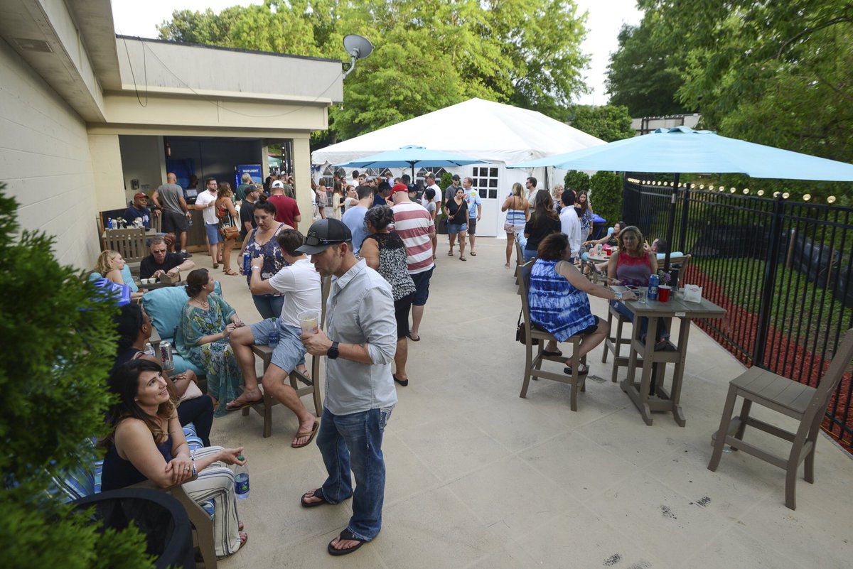 LNatlVIP's tweet image. #tbt to the Chris Stapleton concert last season! Can’t wait to have this place filled with smiling faces again!