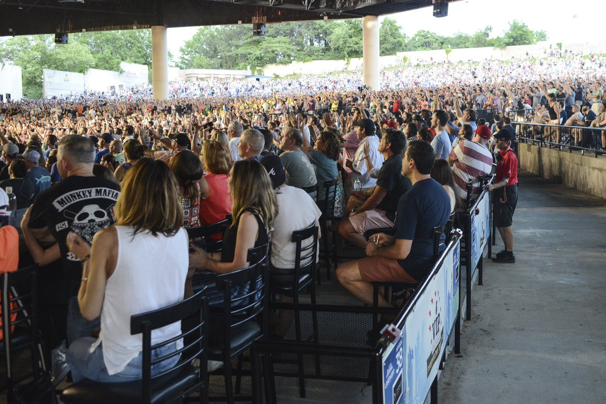LNatlVIP's tweet image. #tbt to the Chris Stapleton concert last season! Can’t wait to have this place filled with smiling faces again!