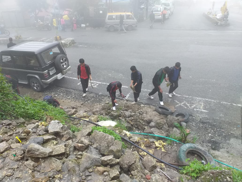 Saathi_Sikkim's tweet photo. #himalayancleanup 2019...SAATHI peereducators of Bojoghari Sr Sec School had conducted cleanliness drive at Bojoghari area...
#UNODC_ROSA @Saathi_Sikkim @PremDasRai @MPSikkim @UNODC @ZWH_Himalaya https://t.co/yoS2dpiflt