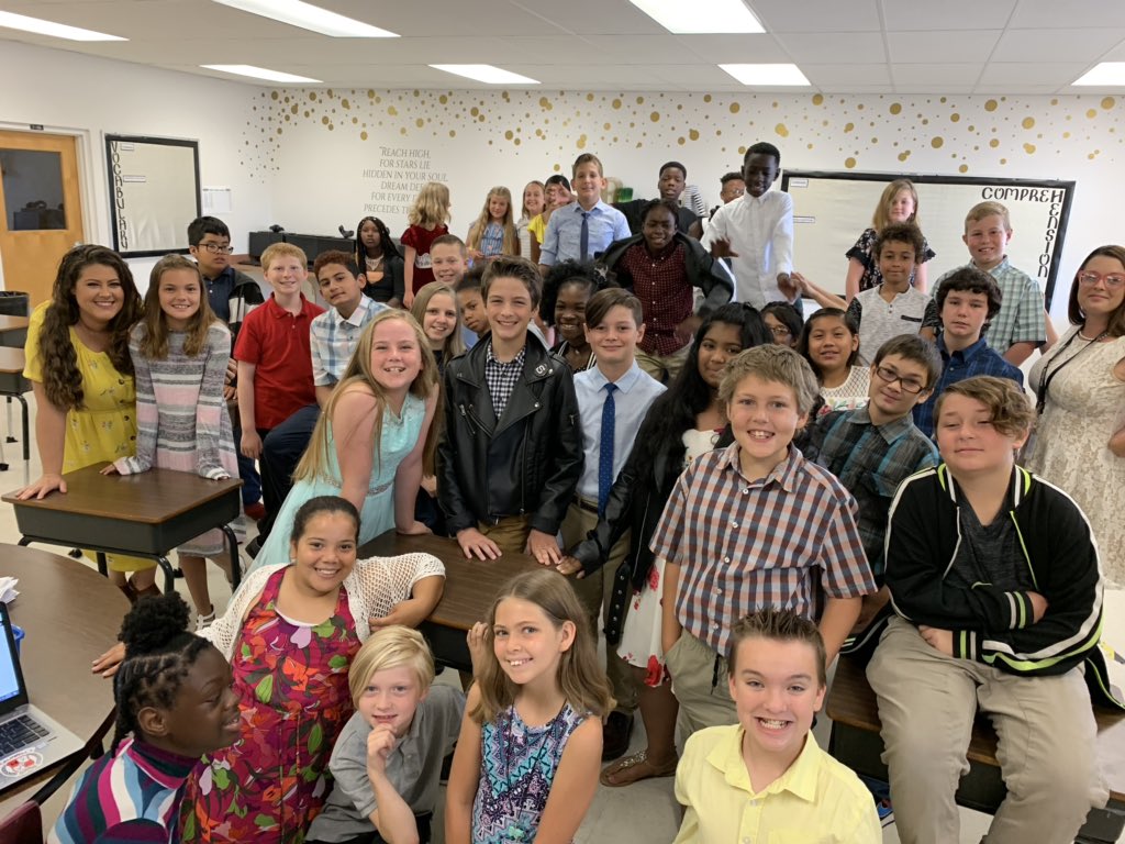 Mrs. Thompson tweet media