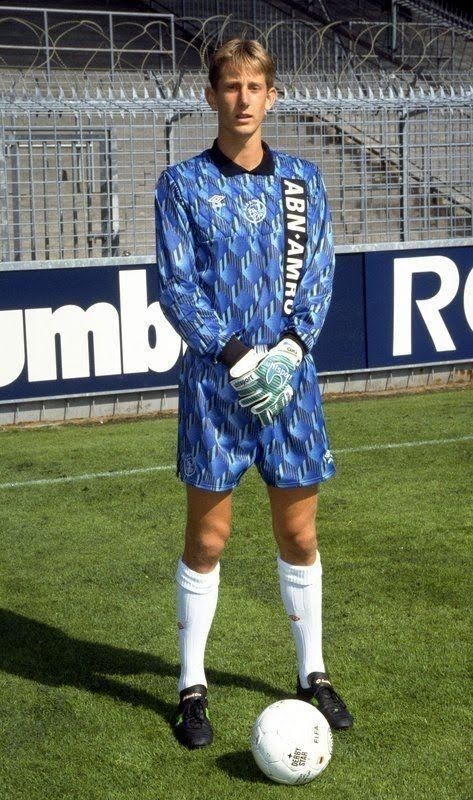 PortieriSiNasce's tweet photo. #EdwinvanderSar
#DutchGK 🇳🇱
#Ajax #Amsterdam
Born in Voorhout, he began his career at his #hometown club, #Foreholte, and then #VVNoordwijk.
At a relatively late age, he was brought to the attention of #LouisvanGaal, and subsequently signed for #Ajax
#LEGEND https://t.co/ScFma7LoaL