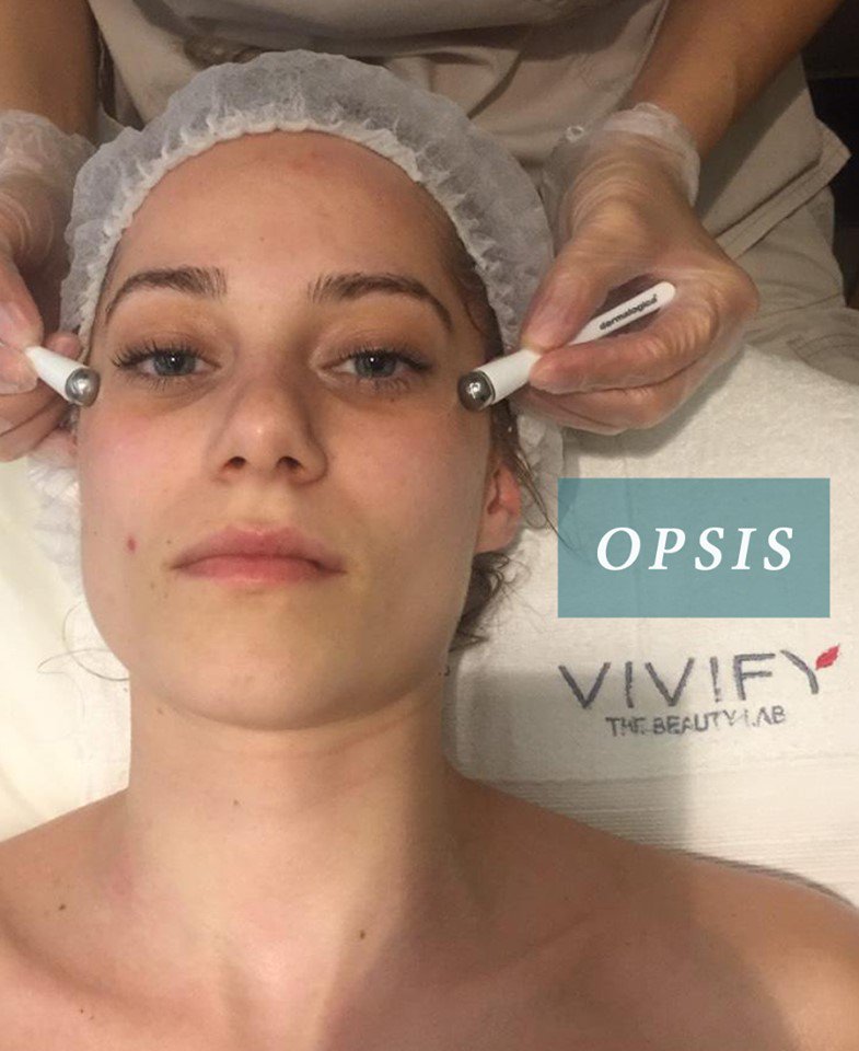 Vivify_Science's tweet photo. Όμορφο βλέμμα χωρίς ρυτίδες με την πρωτοποριακή θεραπεία ματιών Opsis!
✔️  Ενισχύει τη φυσική λειτουργία των κυττάρων της περιοχής των ματιών,
✔️ καταπολεμά τις ρυτίδες και τους μαύρους κύκλους,
✔️  αντιμετωπίζει την οιδηματώδη όψη και την αφυδάτωση του δέρματος. https://t.co/jXik7yXGGC