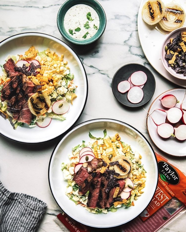 YourTaylorFarms's tweet photo. Use up all of the leftovers from your cookout to top your favorite salad kit! 🥗💡 Need some inspiration? Checkout the recipe for this Smoked Ribeye and Grilled Vegetable Salad by @feedmedearly: https://t.co/7pgHWnE5qf
#GoToGreens #TaylorFarms https://t.co/BApOBYbDdh