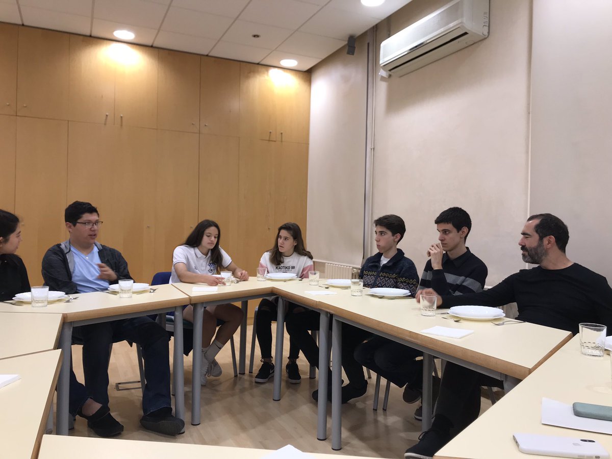 EscolaHoritzo's tweet photo. Conclusions of the meeting of the students of @hightechhigh and @EscolaHoritzo with @evallory after the experiences lived: When there is the opportunity to work in network and collaboratively, the enrichment is great, the experiences are deep. https://t.co/R6SgWLV54R