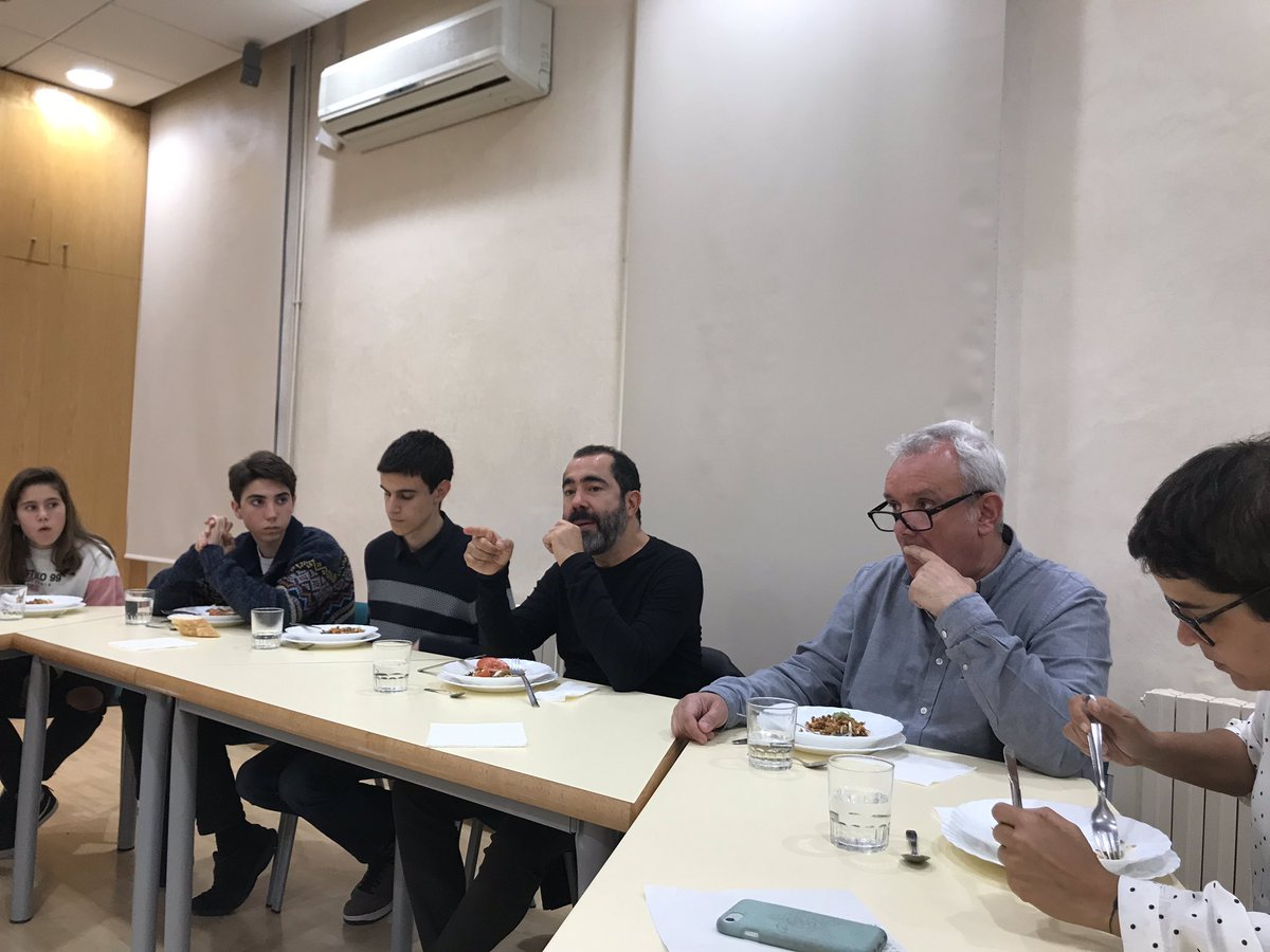 EscolaHoritzo's tweet photo. Conclusions of the meeting of the students of @hightechhigh and @EscolaHoritzo with @evallory after the experiences lived: When there is the opportunity to work in network and collaboratively, the enrichment is great, the experiences are deep. https://t.co/R6SgWLV54R
