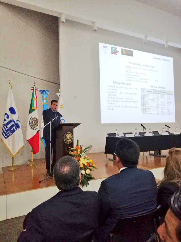 EmbaMexGua's tweet photo. Participación del Secretario de Economía y de Trabajo del estado de #Chiapas Lic. Aarón Yamil Melgar Bravo en el Foro “Oportunidades de negocios con los Estados del sureste de México” @GUATEMINECO @Camexgt @industriaguate https://t.co/K22paPSrHX