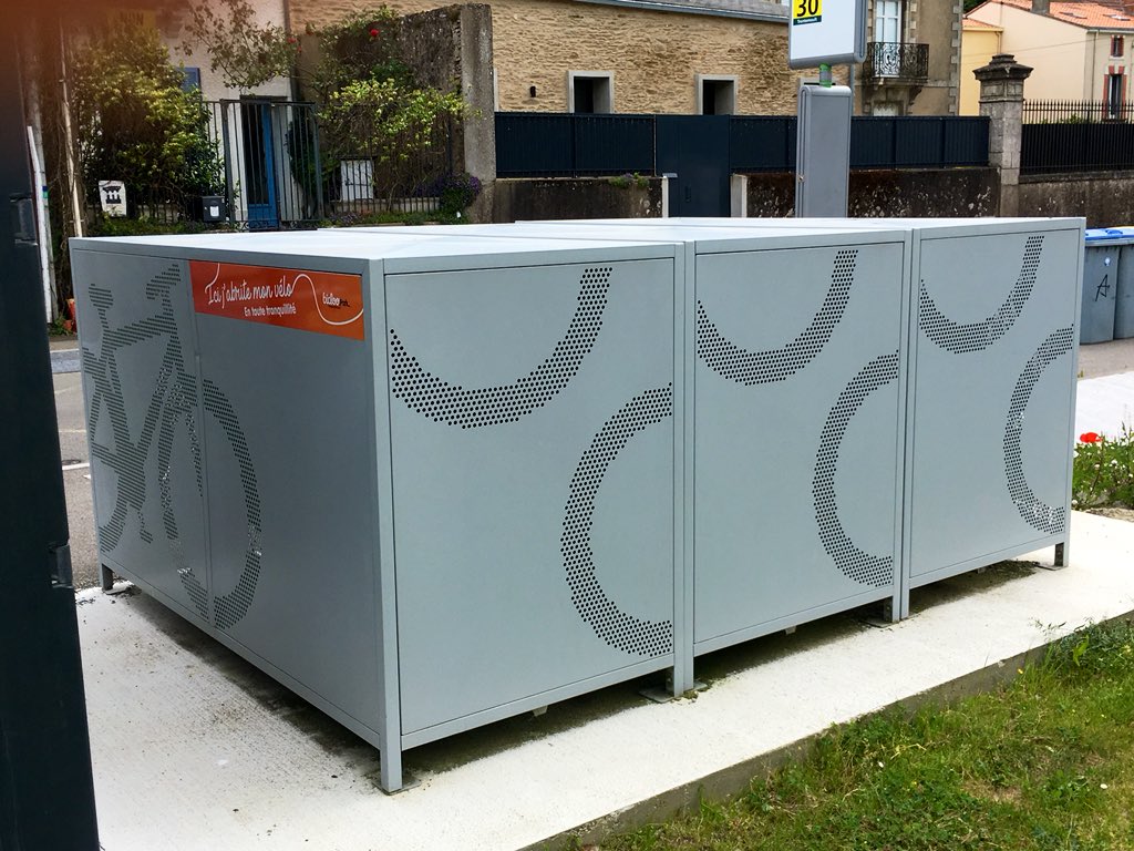 altinnova's tweet photo. Quand tu es de passage à Nantes et que tu tombes sur des consignes de stationnement pour vélos #Cubike conçues, fabriquées et installées par @altinnova 😊 https://t.co/sP2sutRsOi