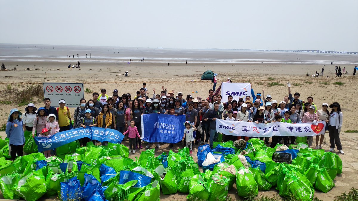 Applied4Good's tweet photo. Earlier this month, employees and their families in Shanghai cleaned up the beach in Nanhui Zui with the help of nonprofit Rendu Ocean π#AppliedEarthWorks https://t.co/gOqJvVZYO4