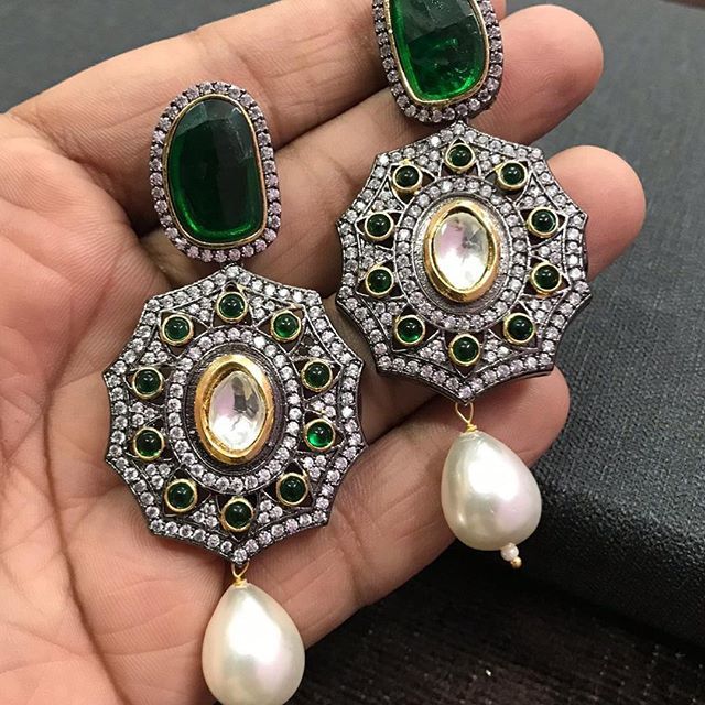 TooshStudio's tweet photo. REPOST
#indiantraditionaljewellery #indianweddingjewellery #indianweddinglehengha #indianclothes #jhumkhilovers #tasselearrings #jewellerydesigner #bridalset #kundanearring #indianrings #kada #bracelet #bridalsetnecklace #handharness #kundanbangles #laye… https://t.co/95dLETTlaP https://t.co/A94Javy4JL